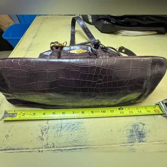 Elegant Brown Leather Handbag - Picture 11 of 13